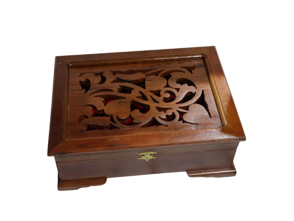 KOTAK CENDERAMATA BERUKIR