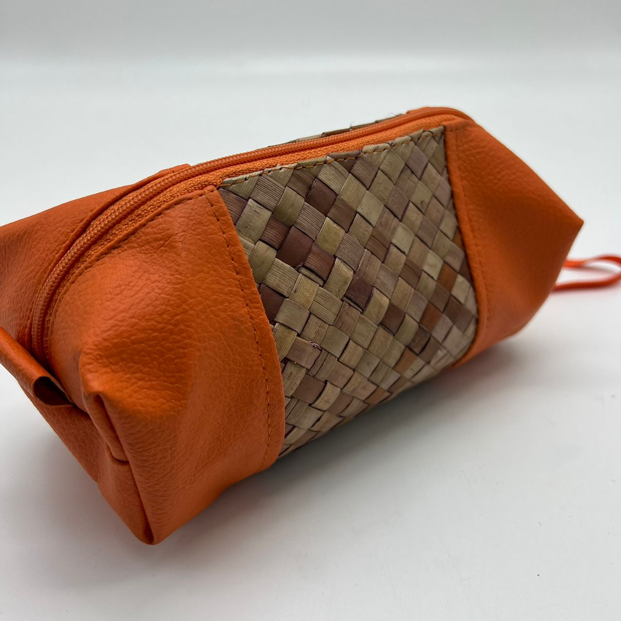 BEKAS PENCIL ANYAMAN