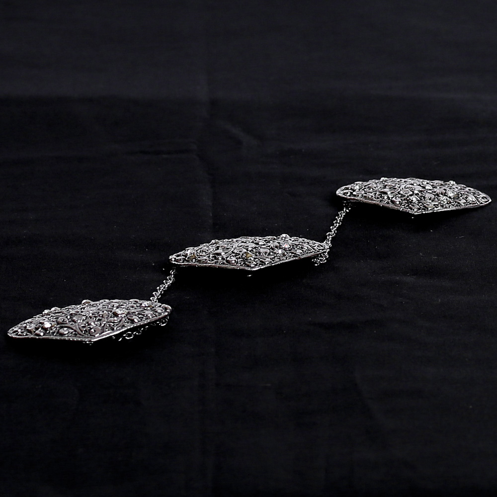 KERONGSANG KEBAYA PENDING OVAL