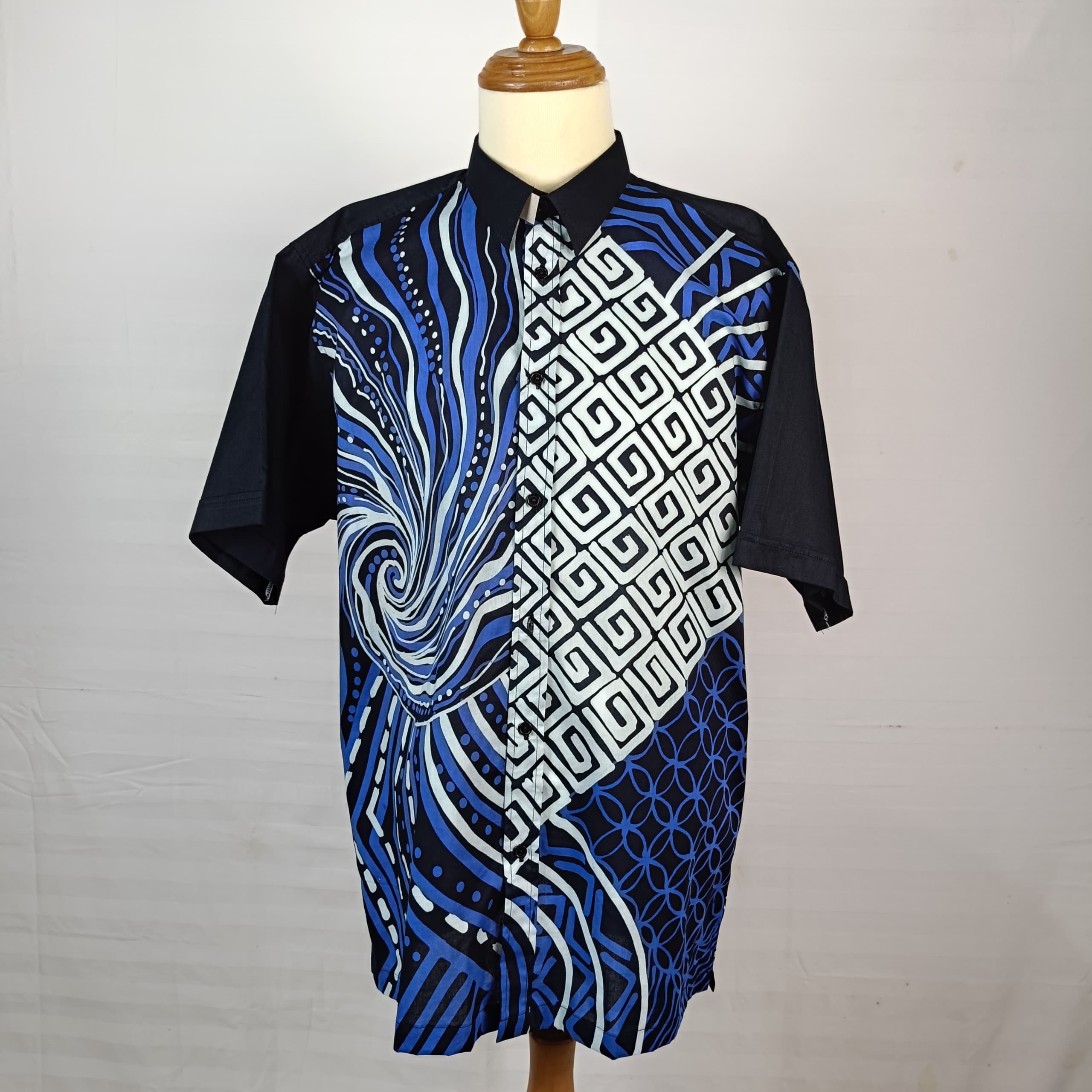 SHORT SLEEVE BATIK MEN SHIRT