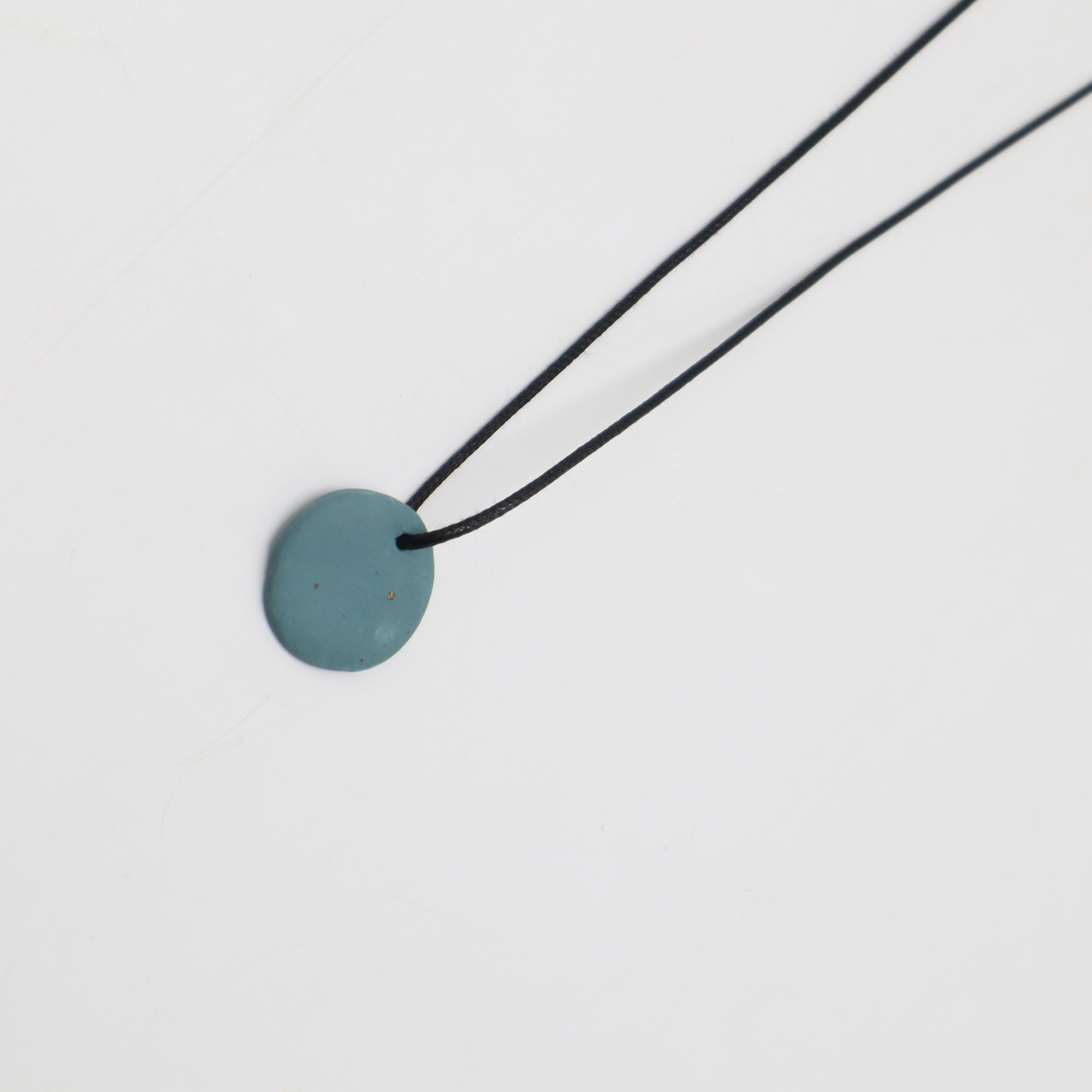 CERAMIC PENDANT NECKLACE