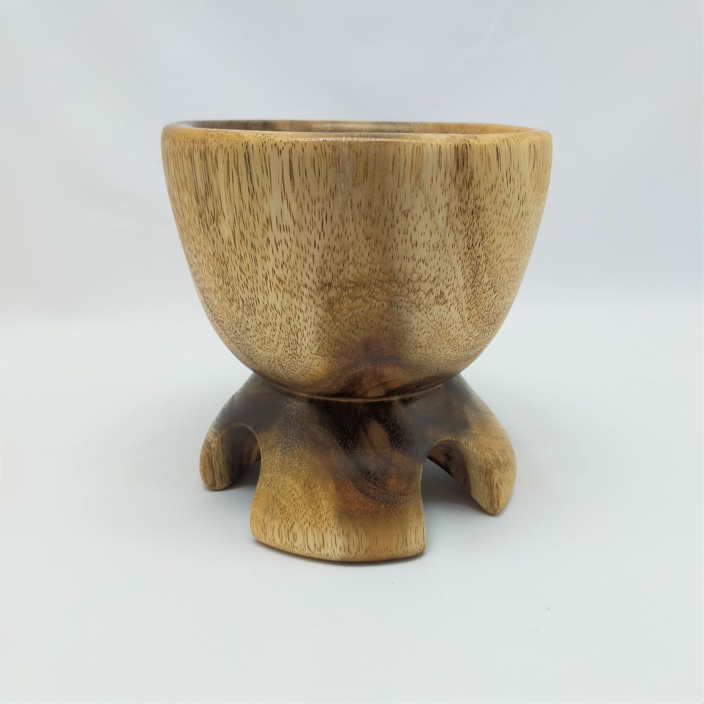 BOWL WITH FOUR LEGS