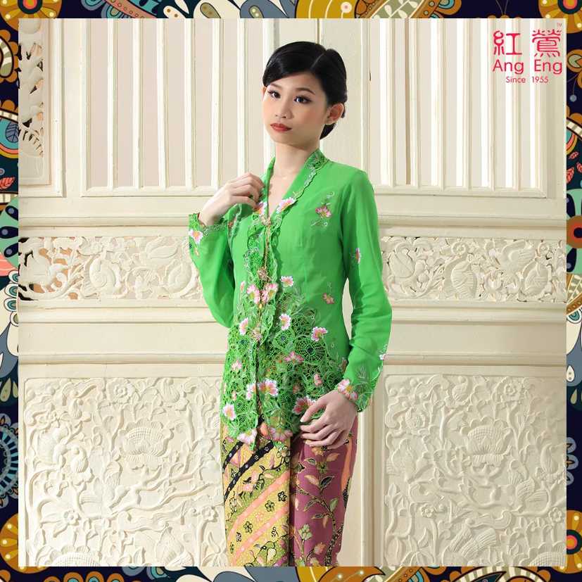 SPIDER AND FLOWER KEBAYA