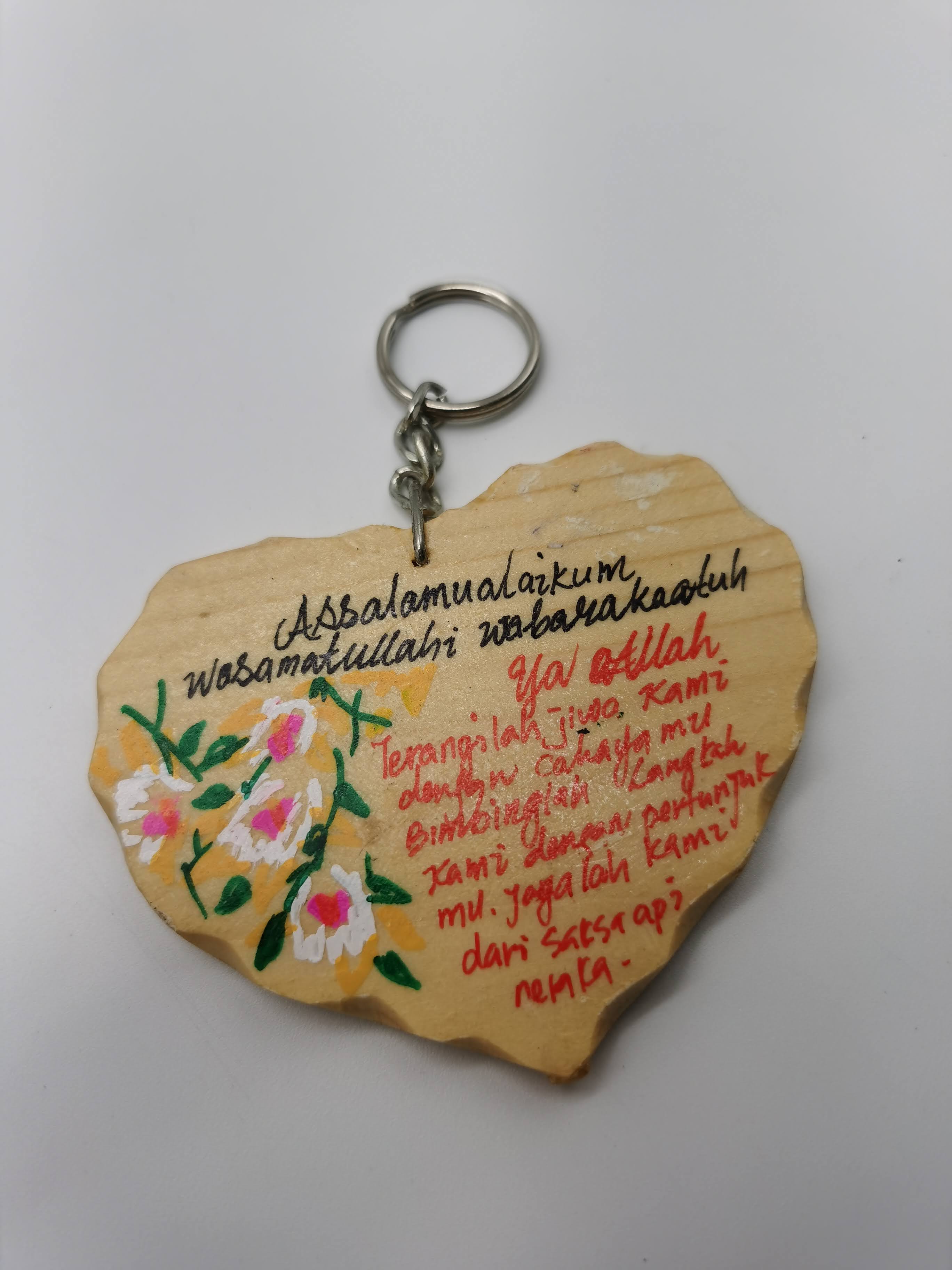 KEYCHAIN LOVE BESAR DENGAN DESIGN