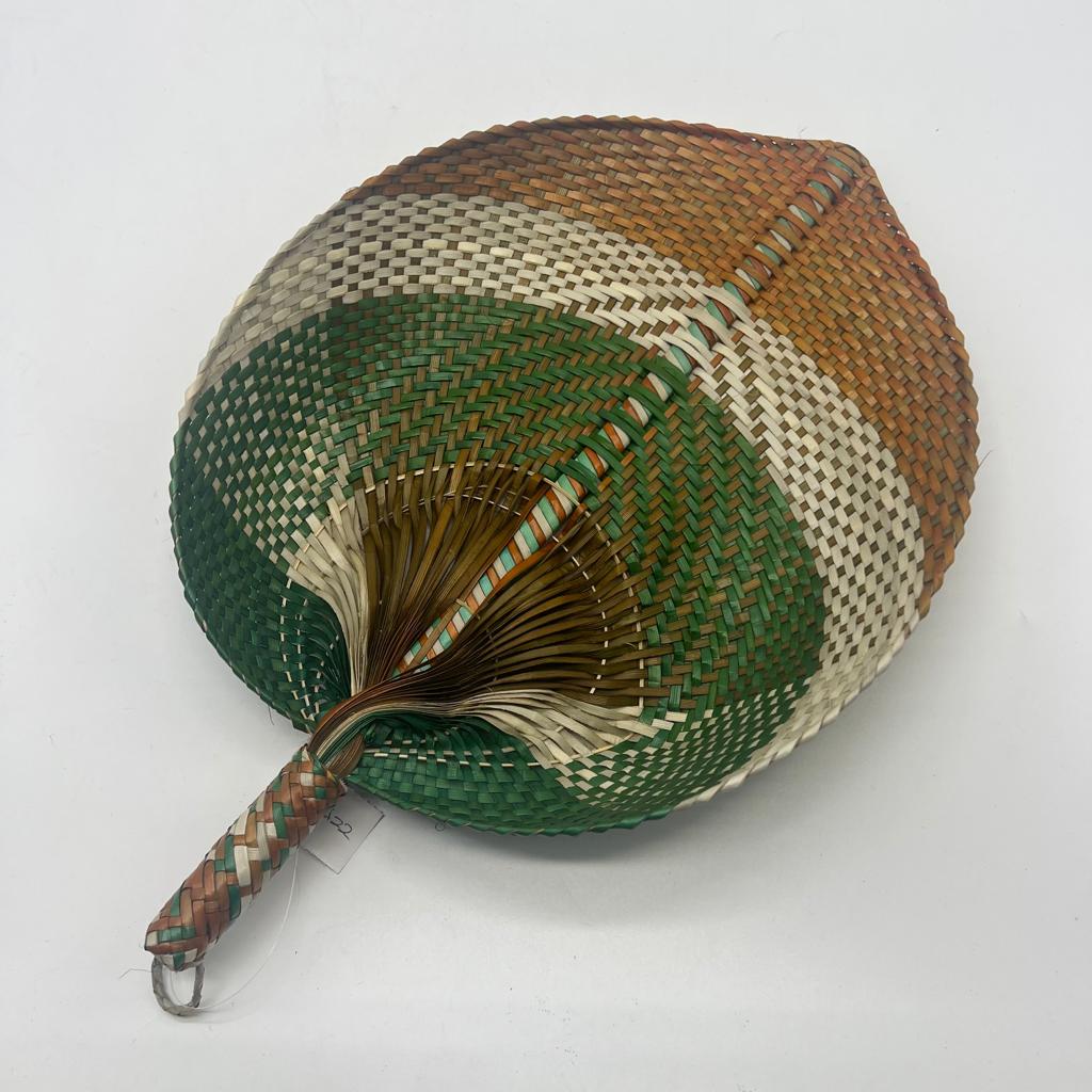 KIPAS TANGAN ANYAMAN