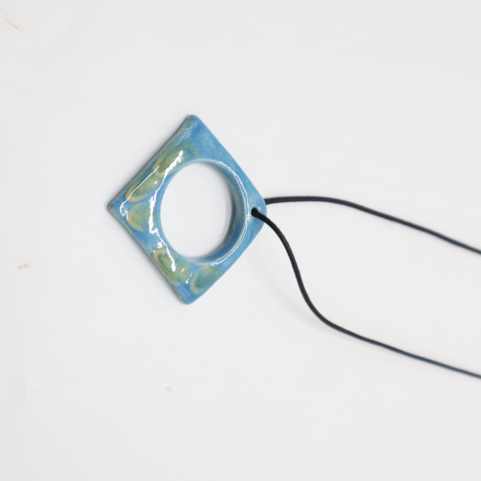 RANTAI LOKET SERAMIK