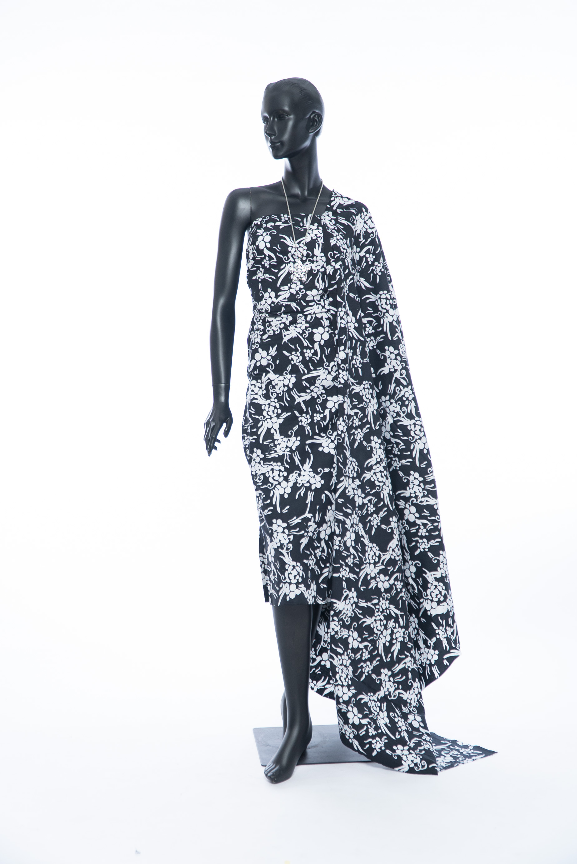 KAIN PASANG (BLACK & WHITE)