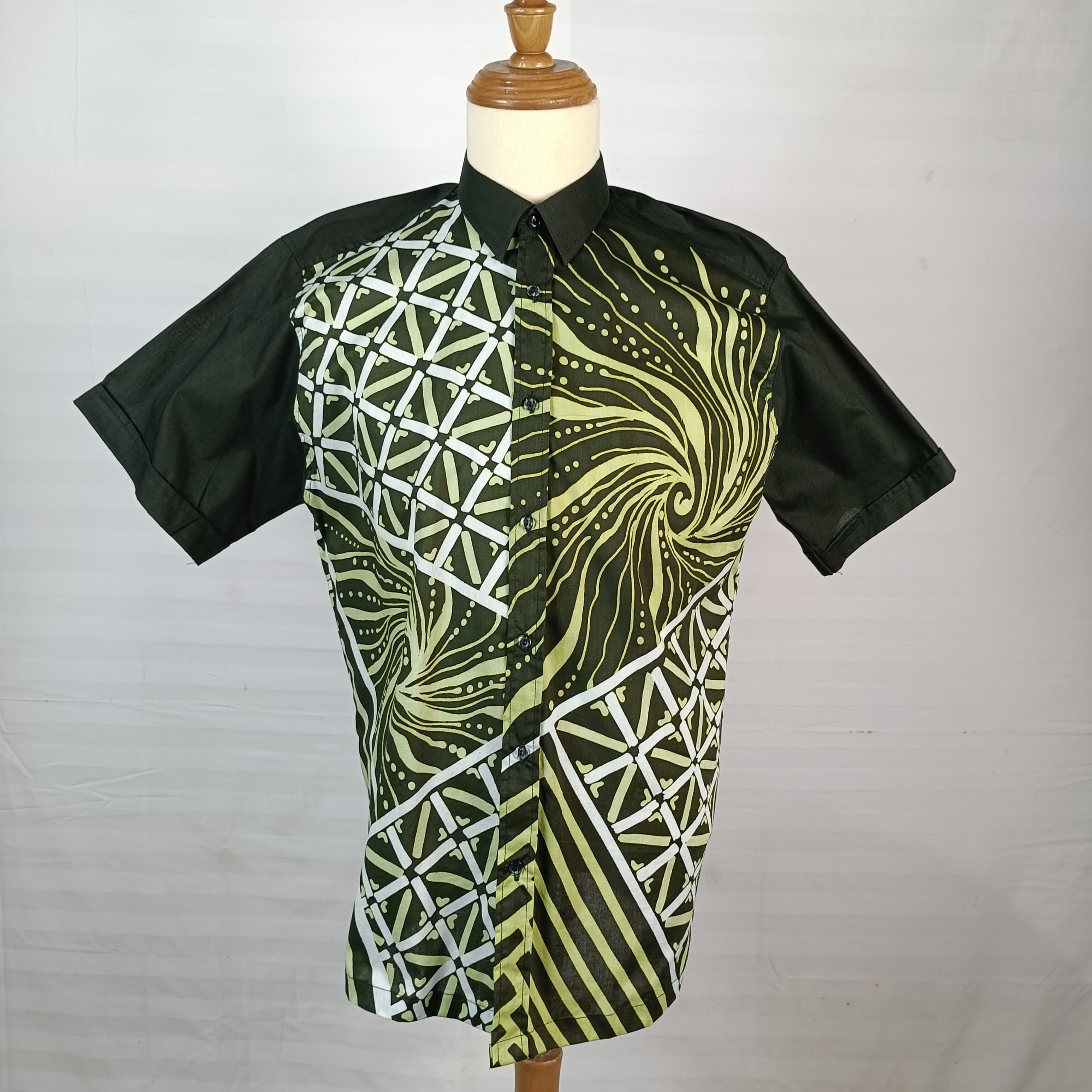 SHORT SLEEVE BATIK MEN SHIRT