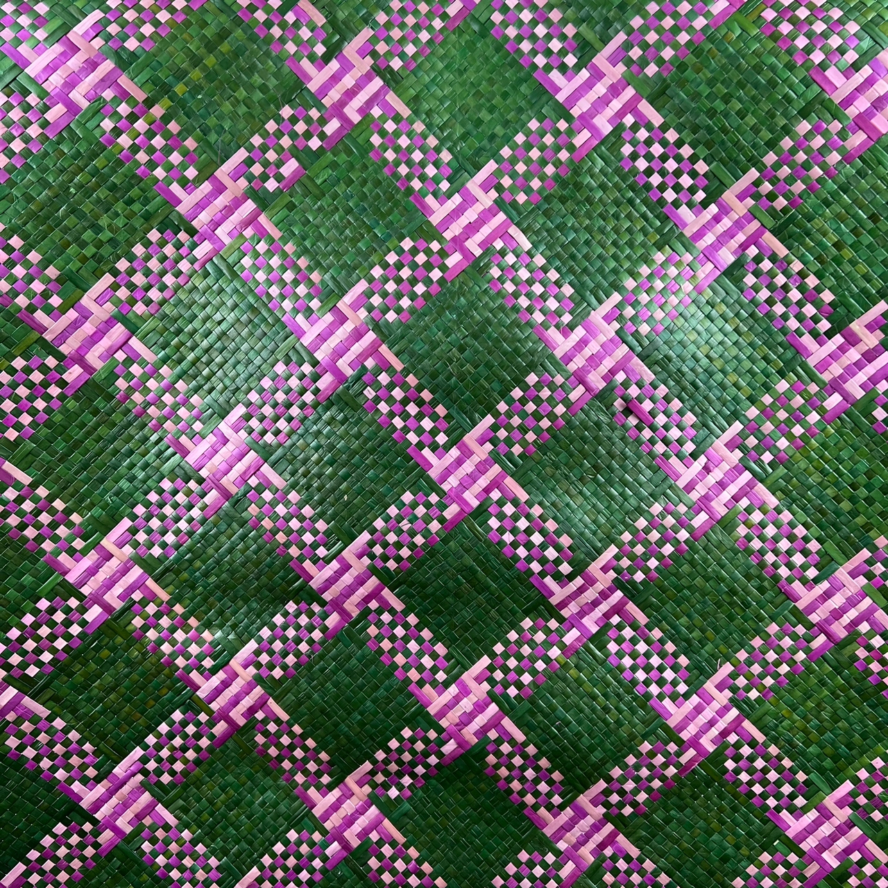 TIKAR ANYAMAN MENGKUANG