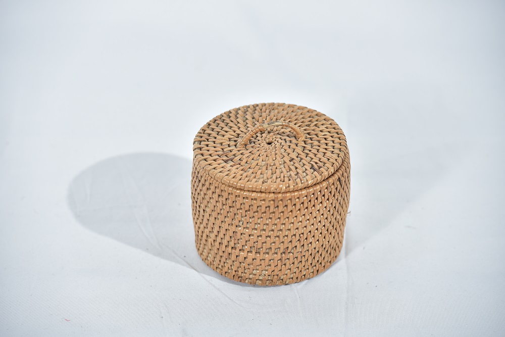 TINOMPOK HAND WOVEN RIBU-RIBU WITH HANDLE