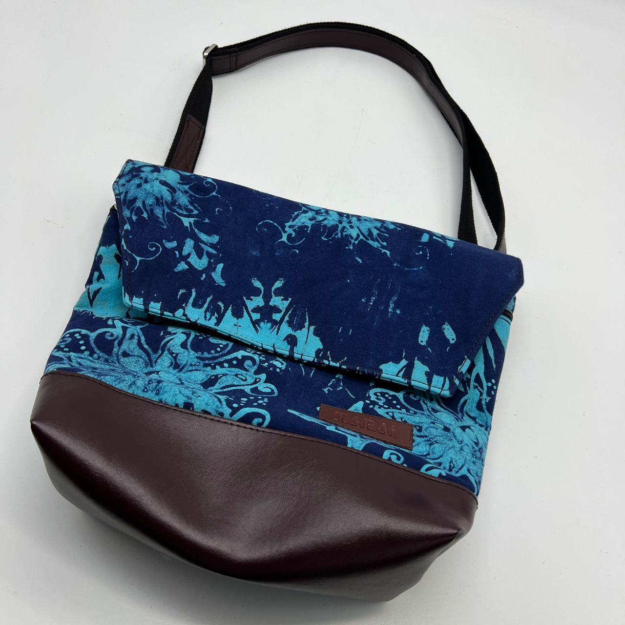 BATIK SLING BAG