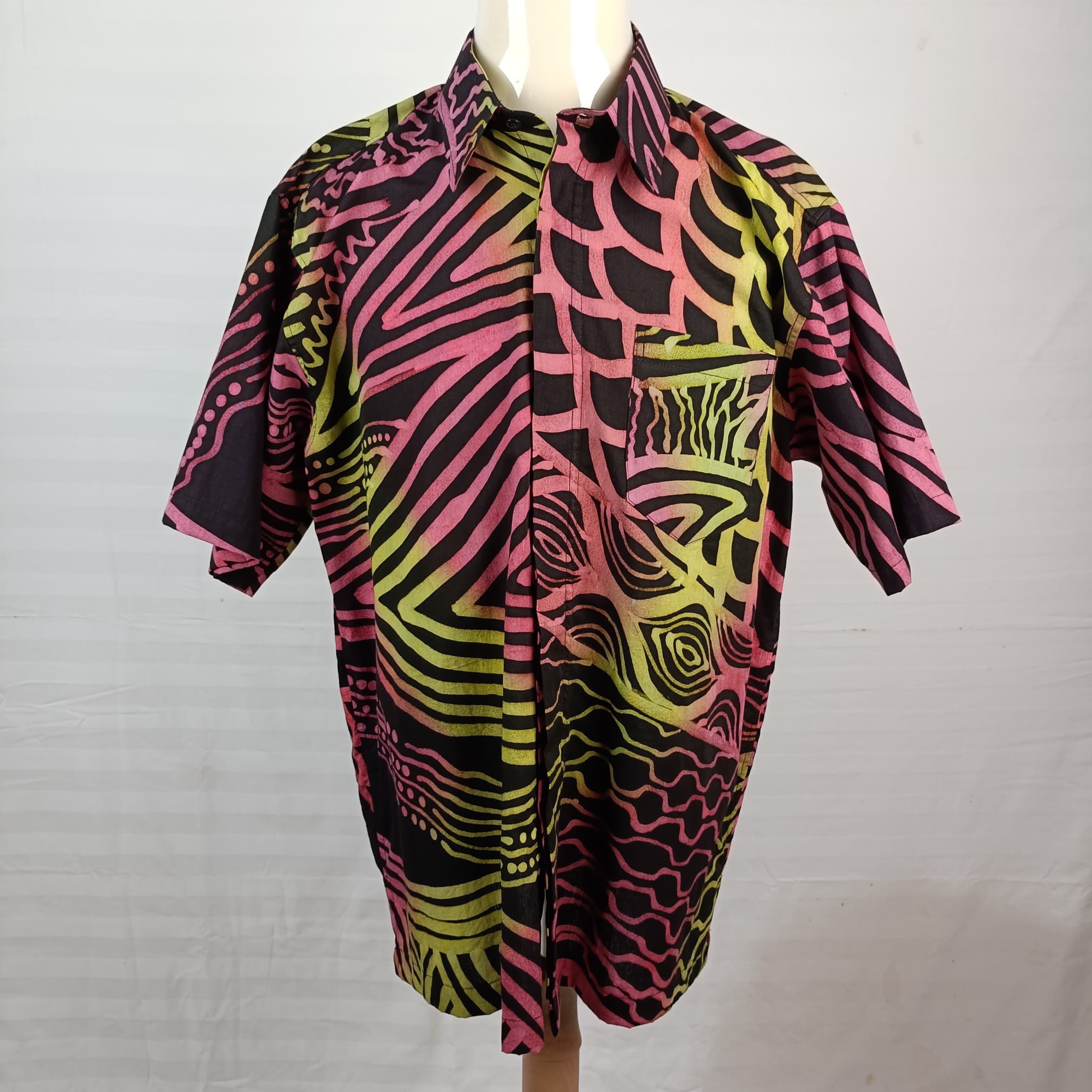 SHORT SLEEVE BATIK MEN SHIRT