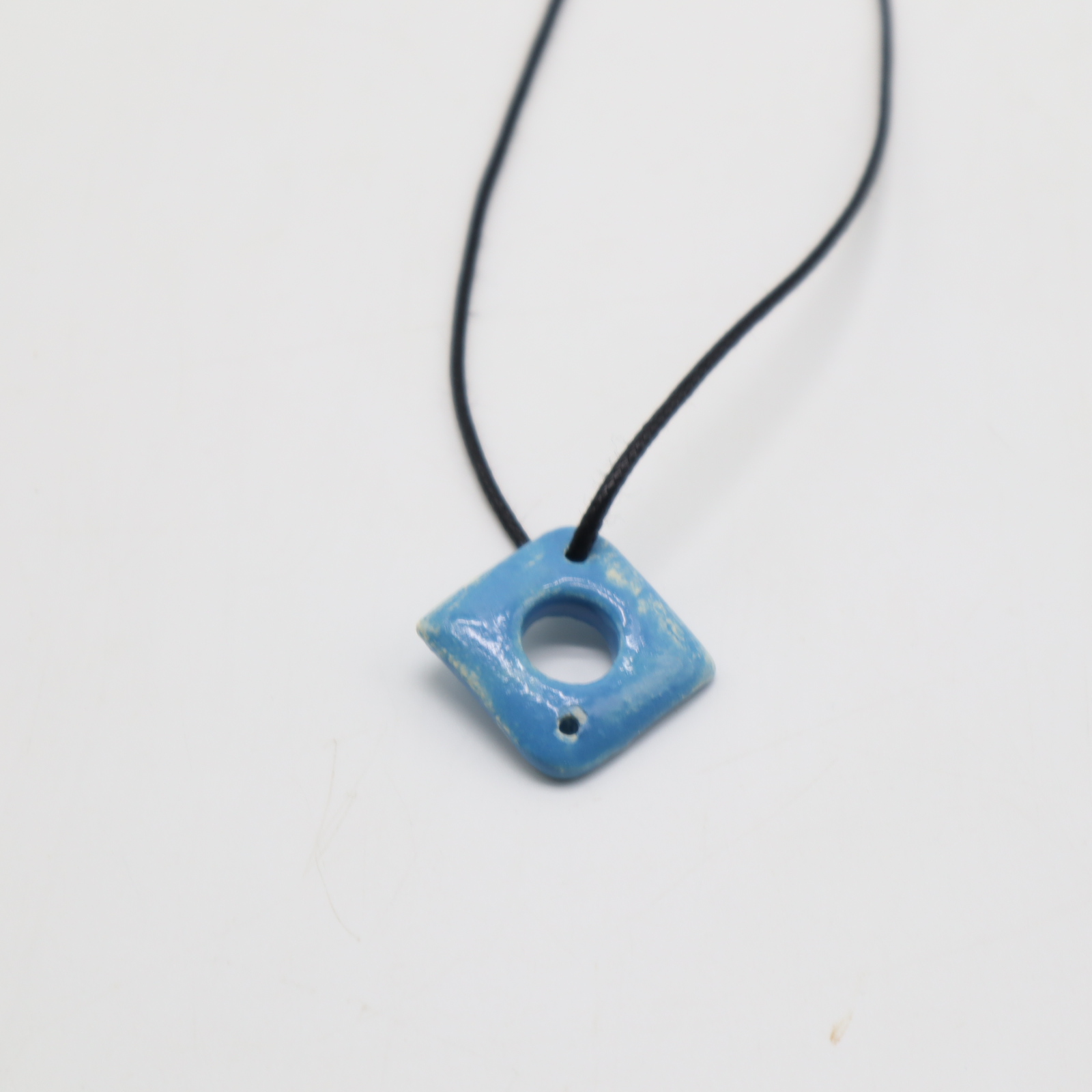 CERAMIC  PENDANT NECKLACE