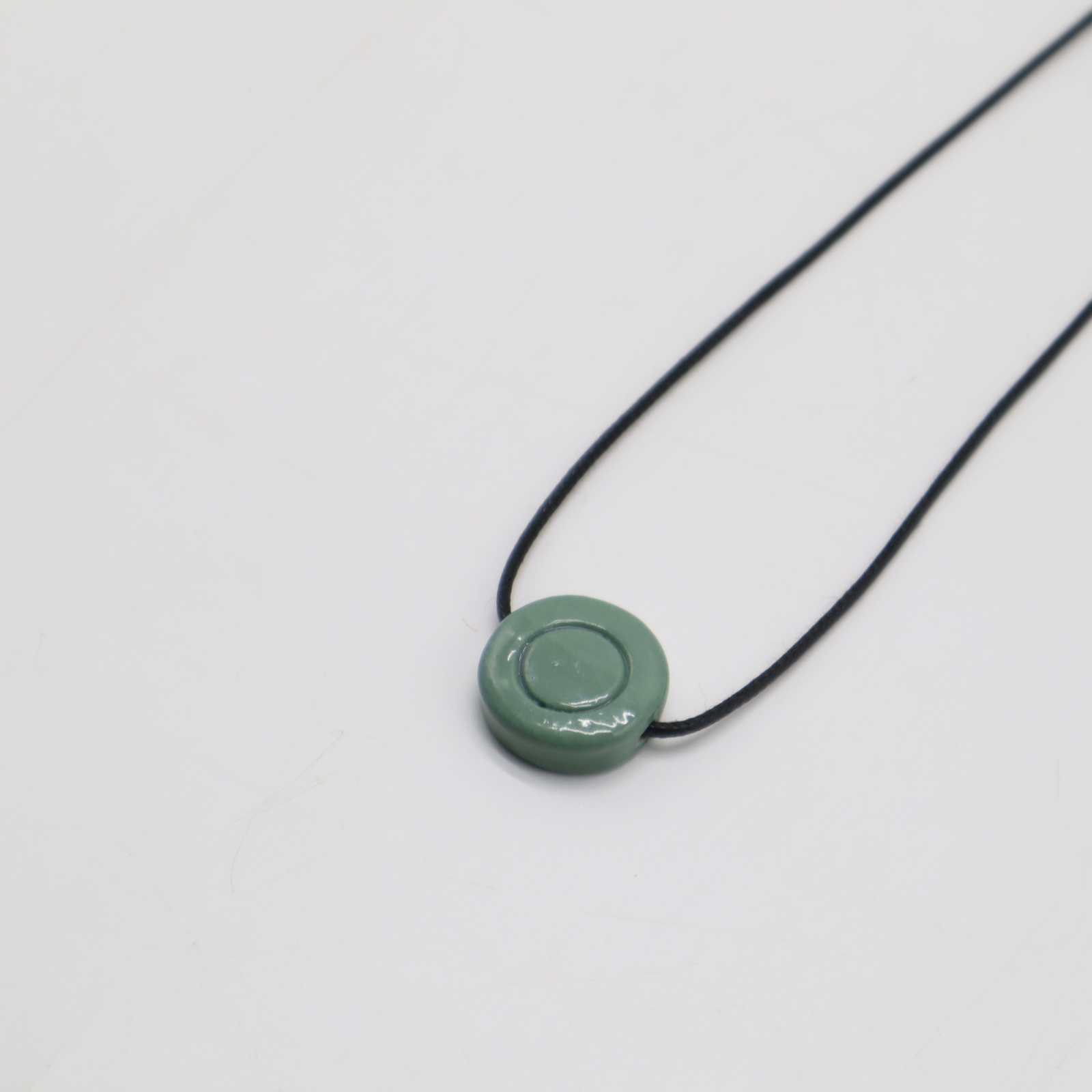 CERAMIC  PENDANT NECKLACE