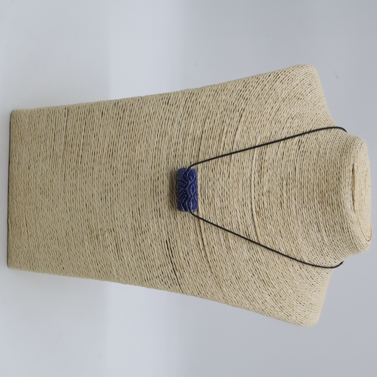 CERAMIC PENDANT NECKLACE