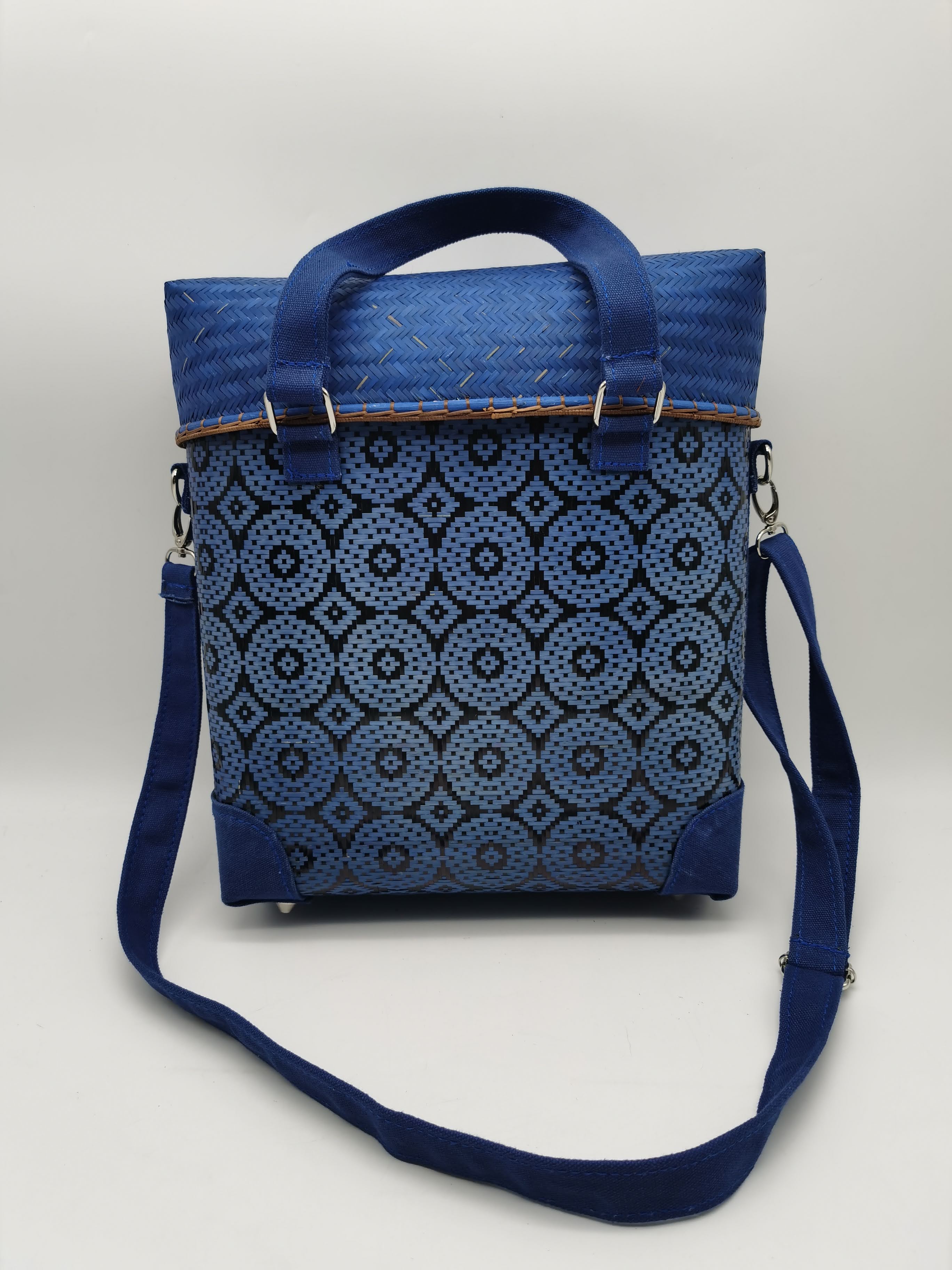TINATAPAI BLUE TAKA BAG