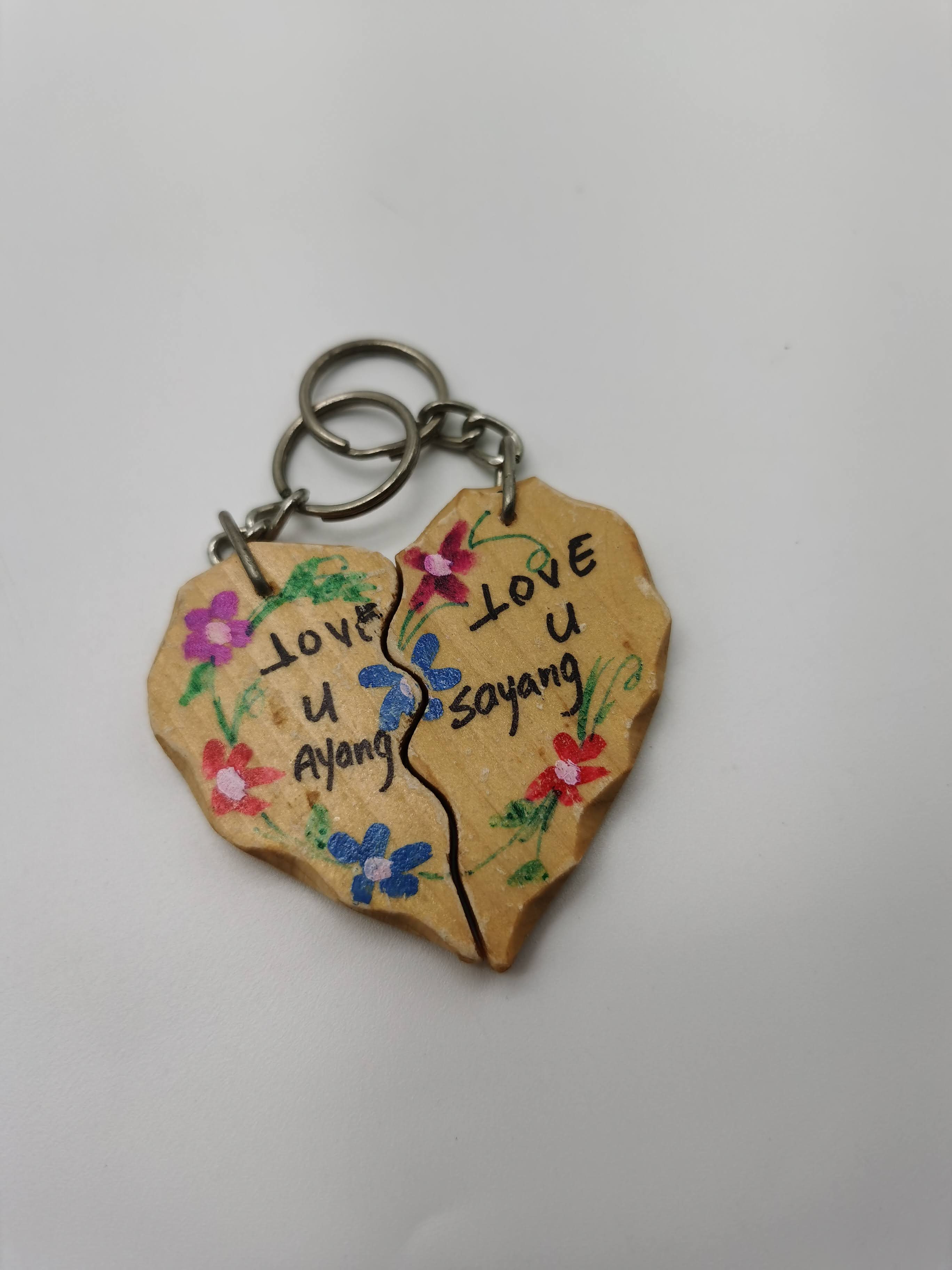 KEYCHAIN LOVE 2PCS BERCORAK