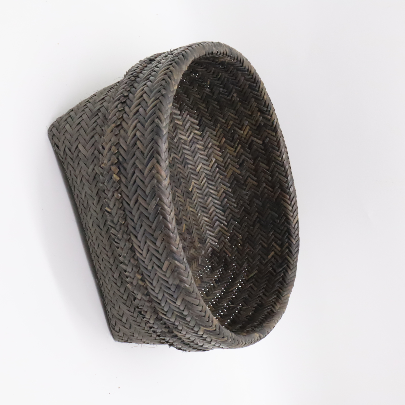 BLACK RATTAN BASKET M