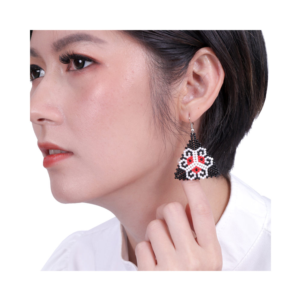 ANTING-ANTING MANIK SARAWAK