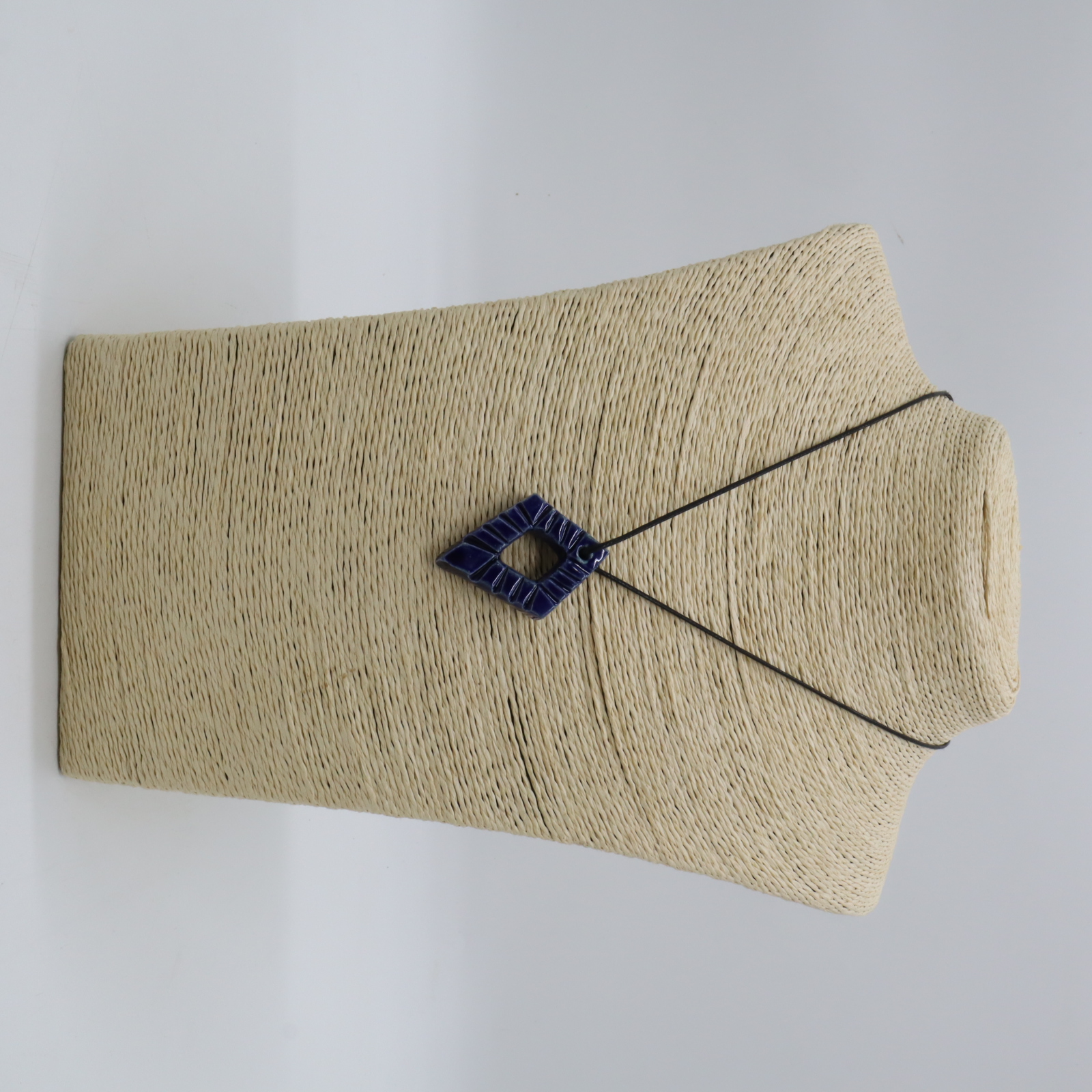 PENDANT NECKLACE