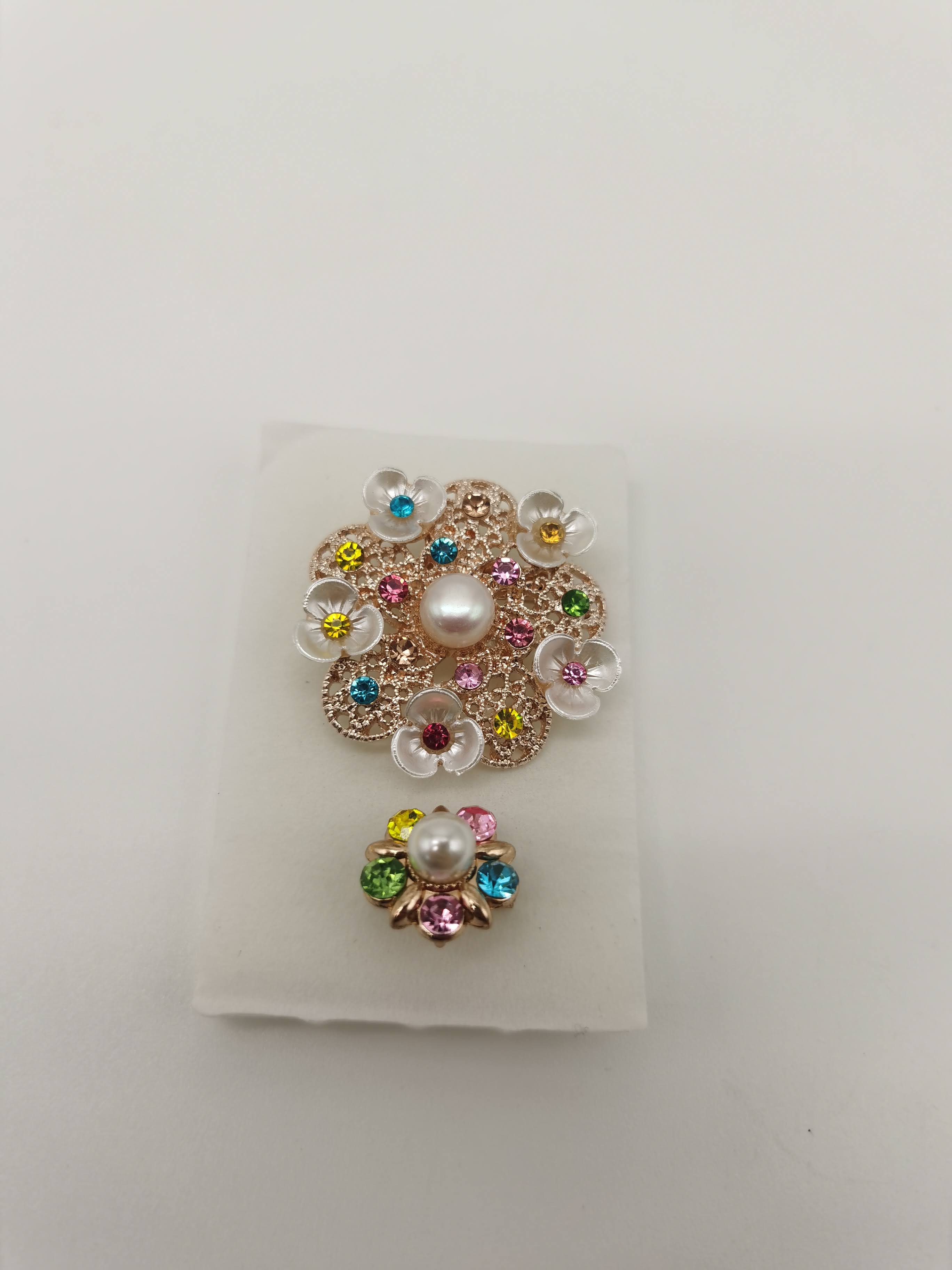 SET PIN WANITA BUNGA KEMBANG WARNA WARNI