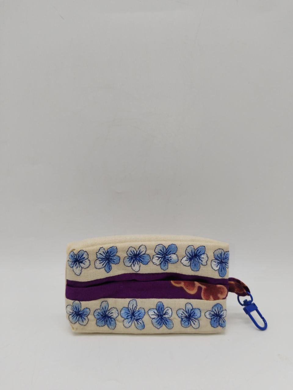 EMBROIDERY TISSUE COVER