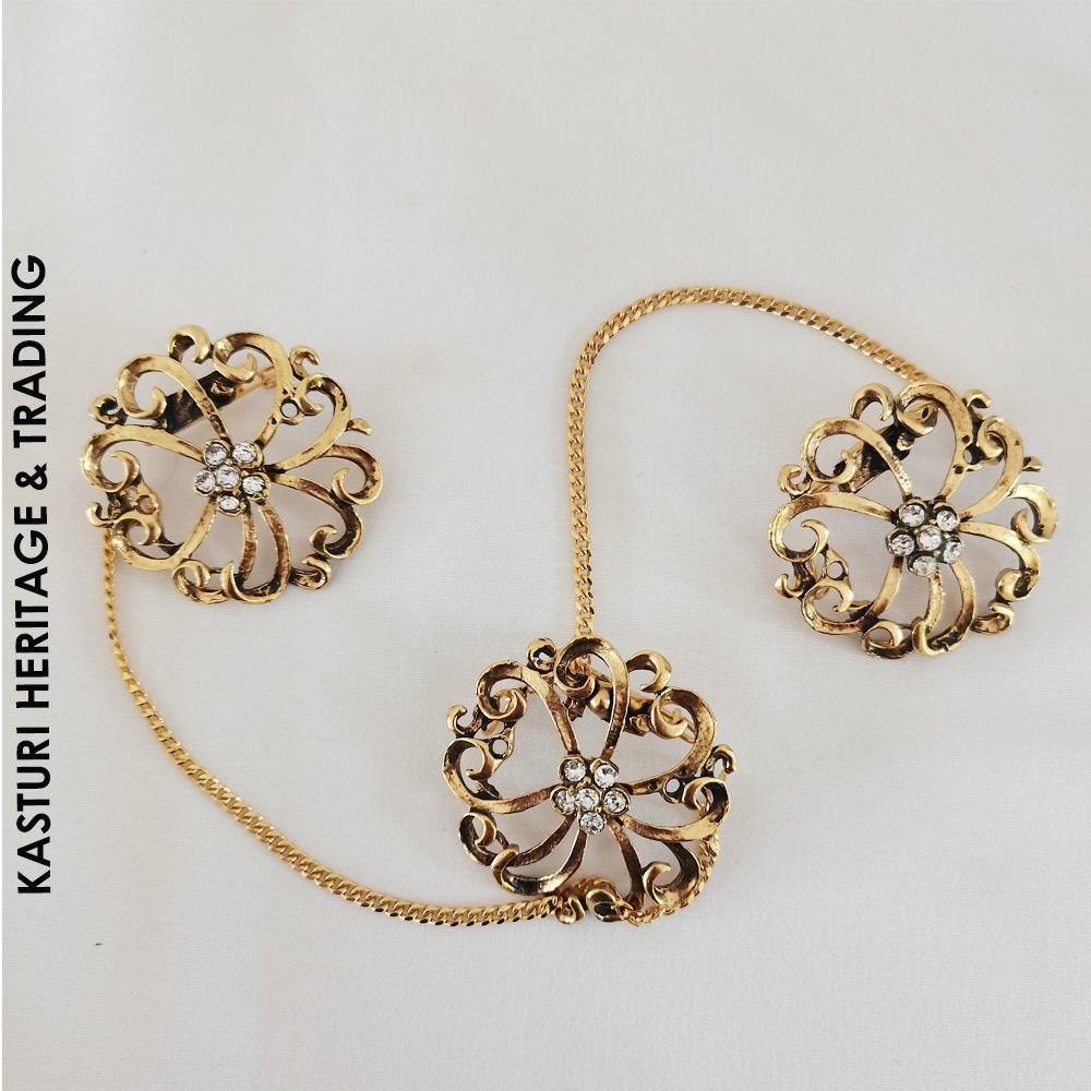 CHAINED BROOCH / BROOCH