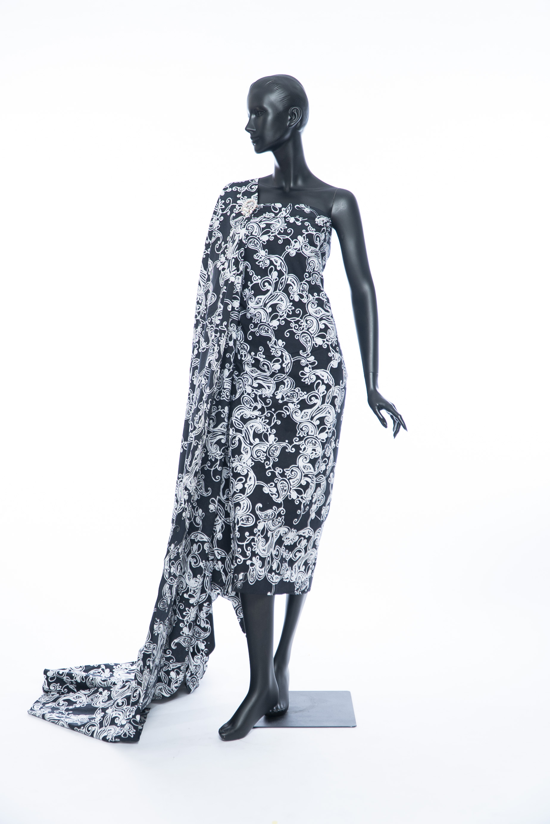 KAIN PASANG (BLACK & WHITE)