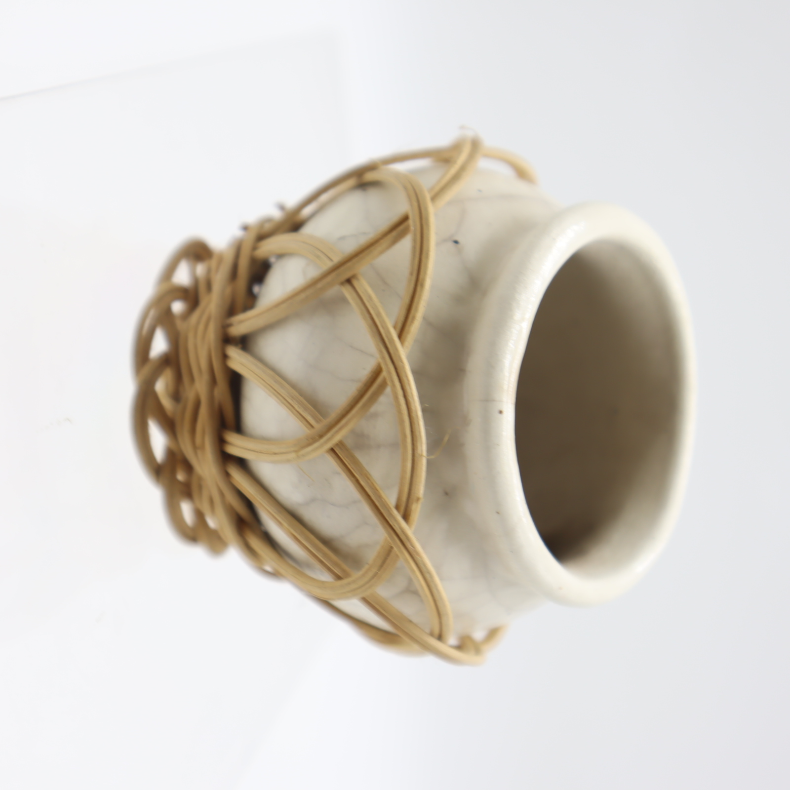 VASE IN WOVEN BASKET