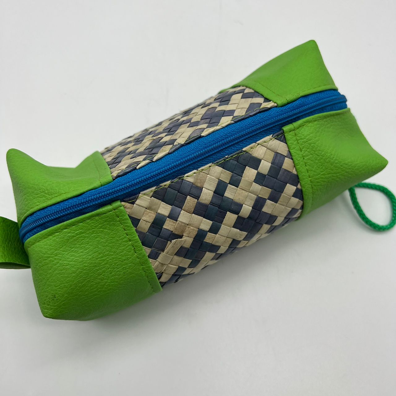 BEKAS PENCIL ANYAMAN