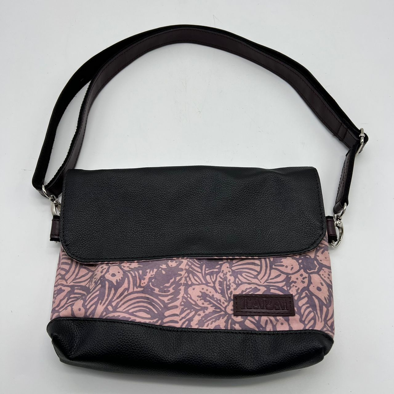 SLING BAG
