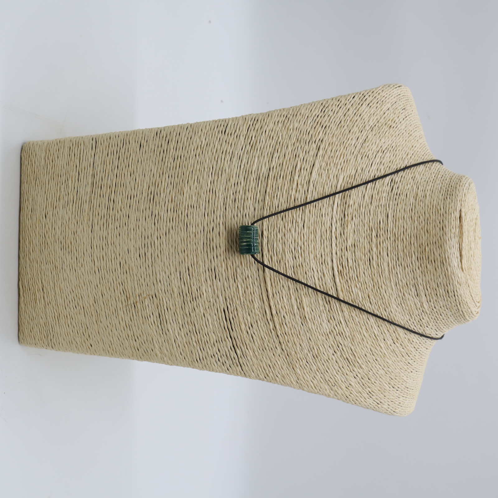 CERAMIC PENDANT NECKLACE