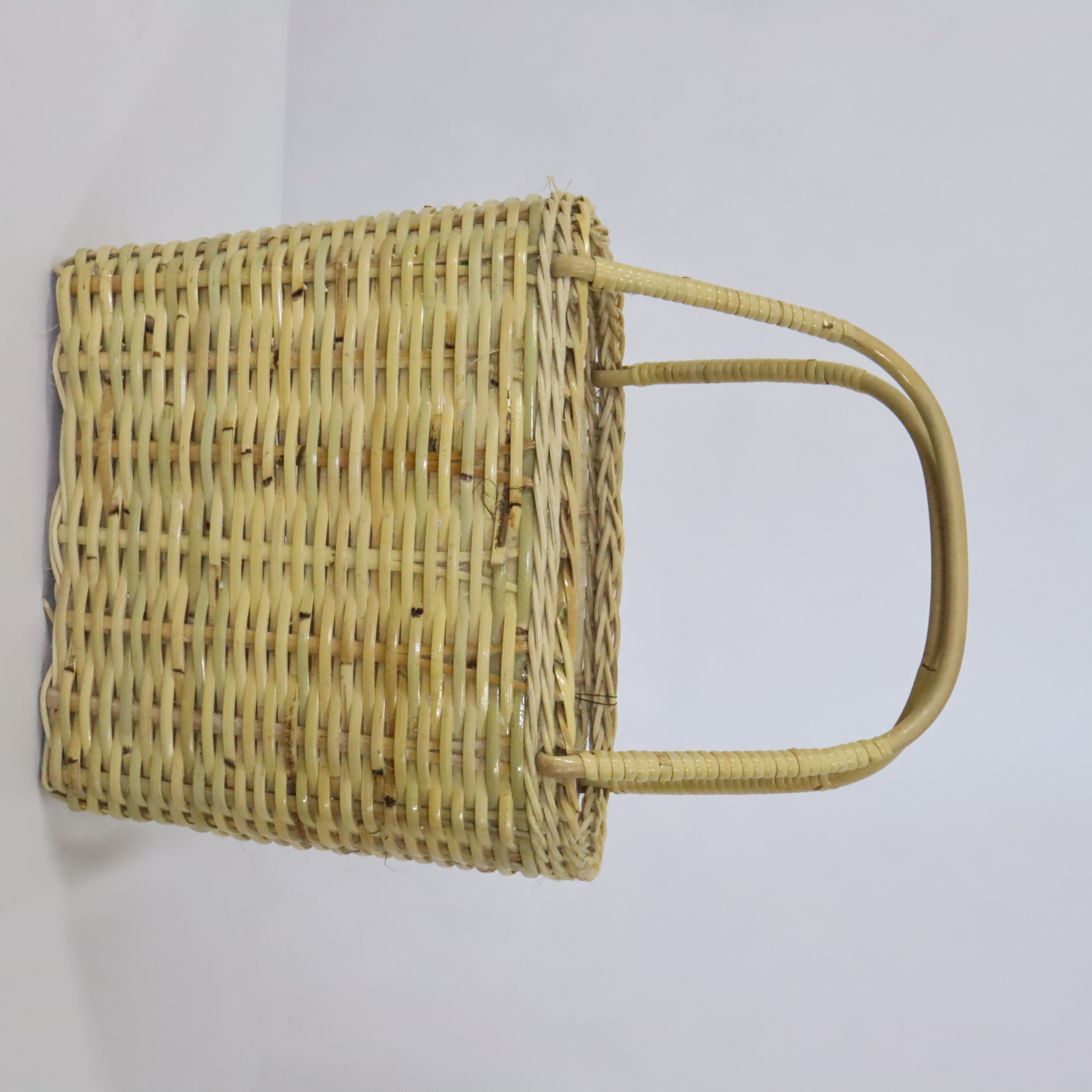 RATTAN FRUIT BASKET M
