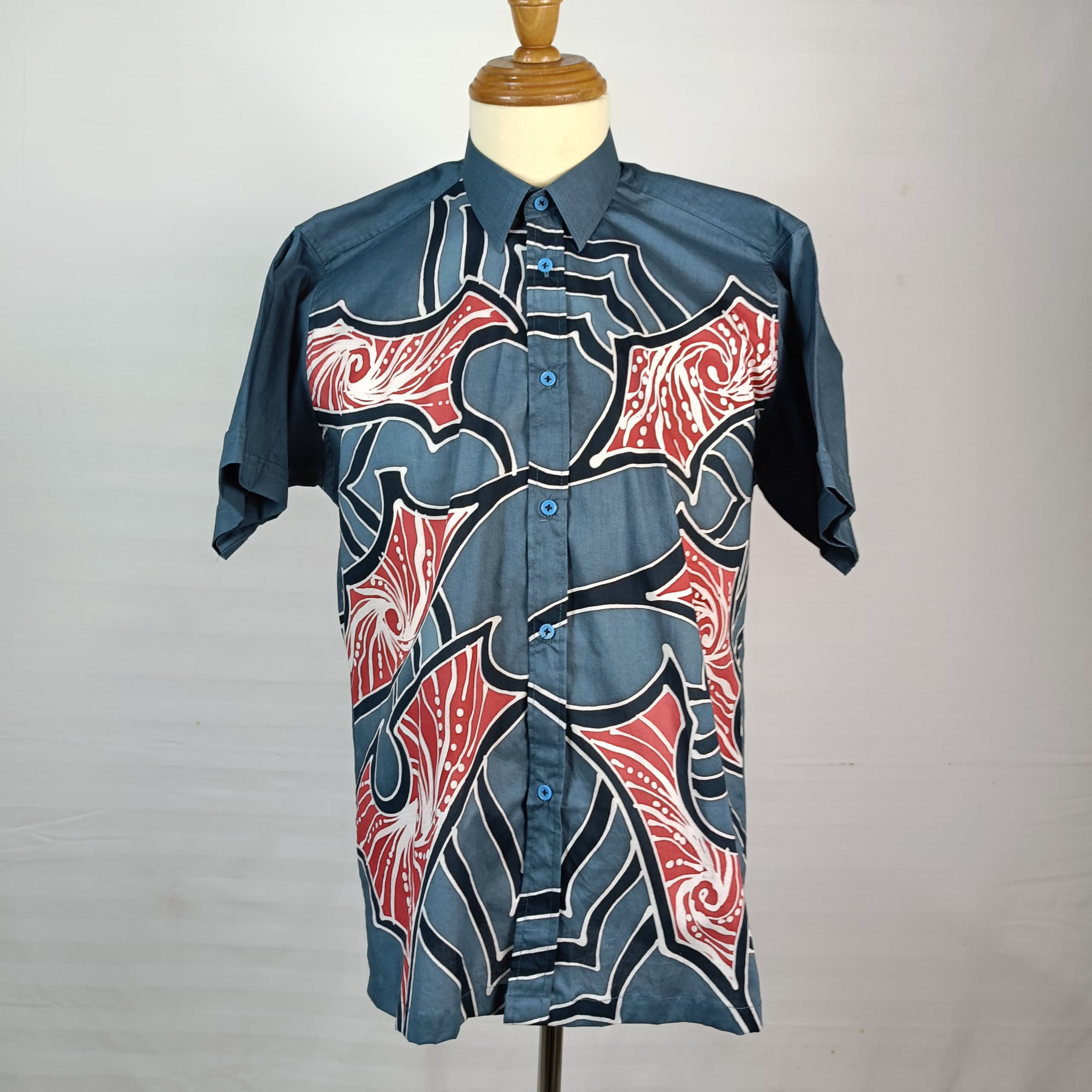 SHORT SLEEVE BATIK MEN SHIRT