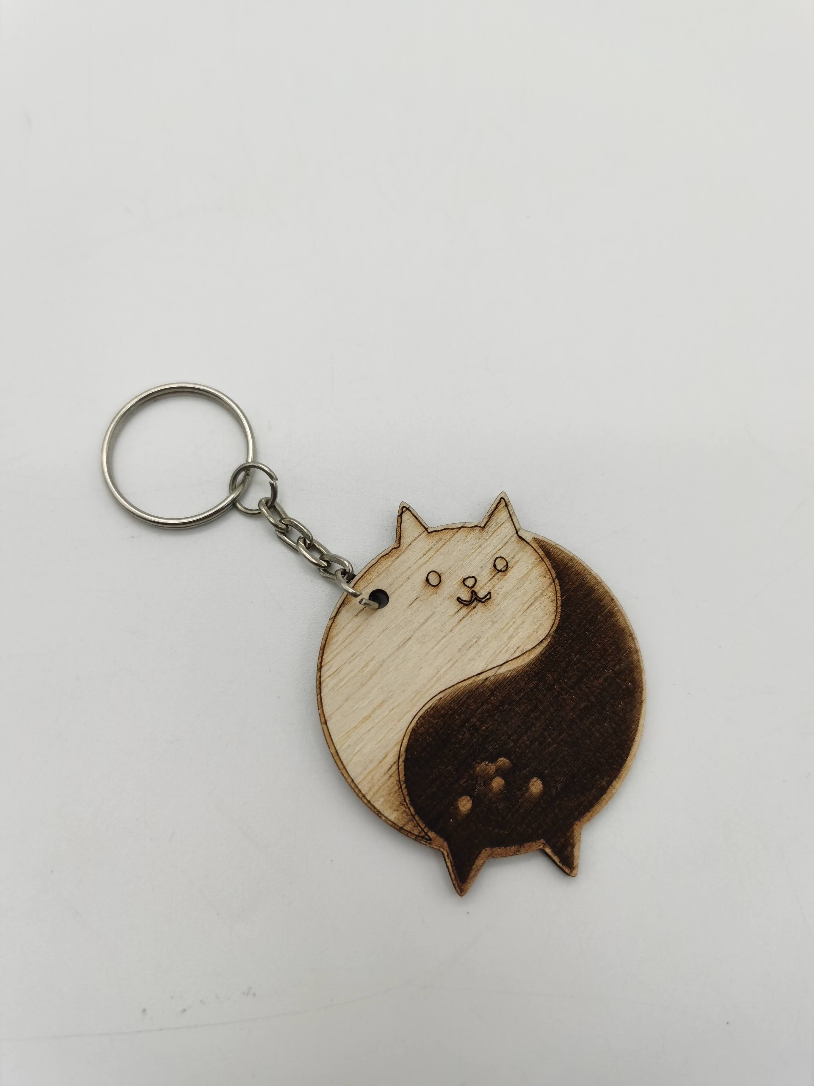 WOOD KEYCHAIN YIN YANG CATS