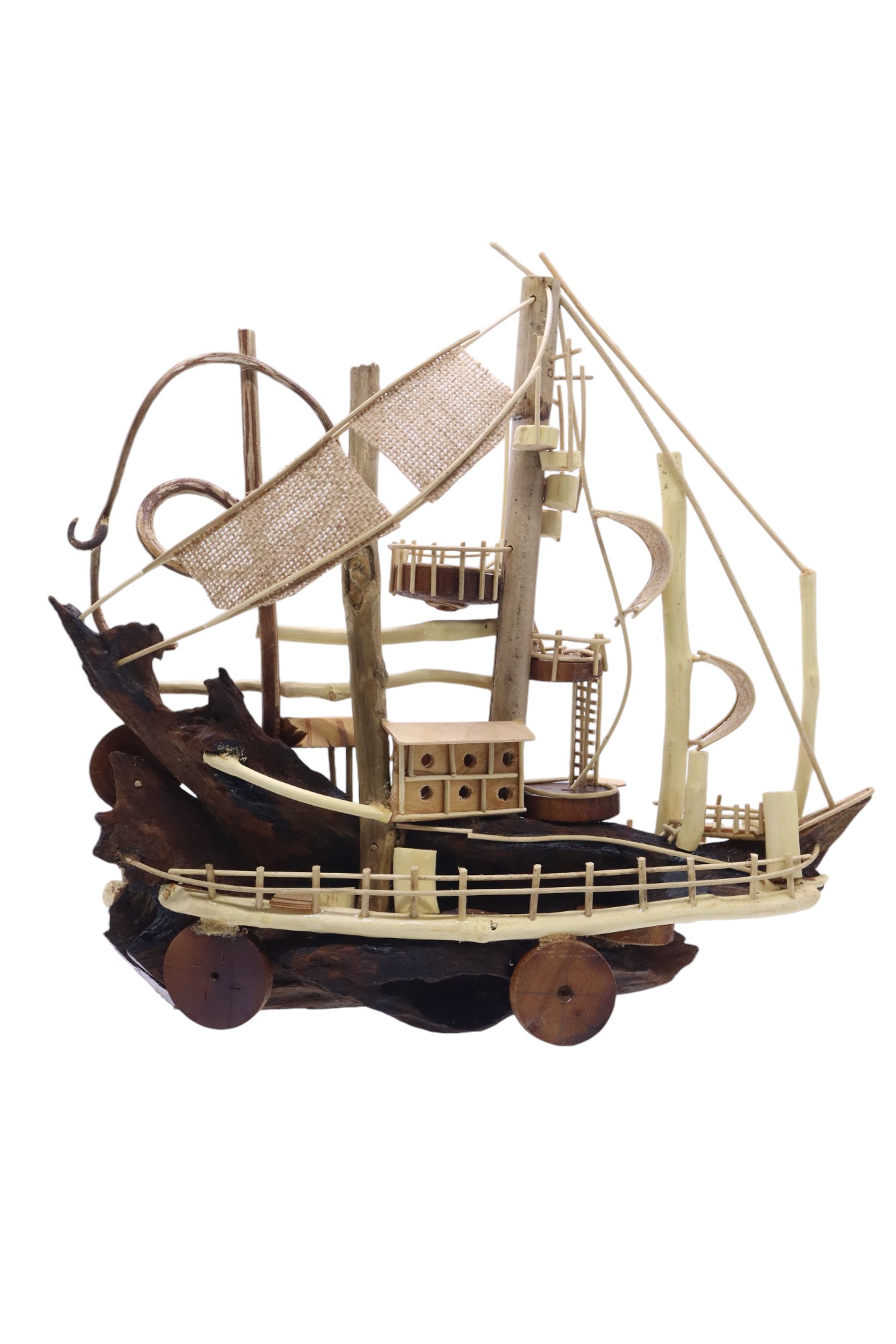 WOOD AND COCONUTSHELL DECO