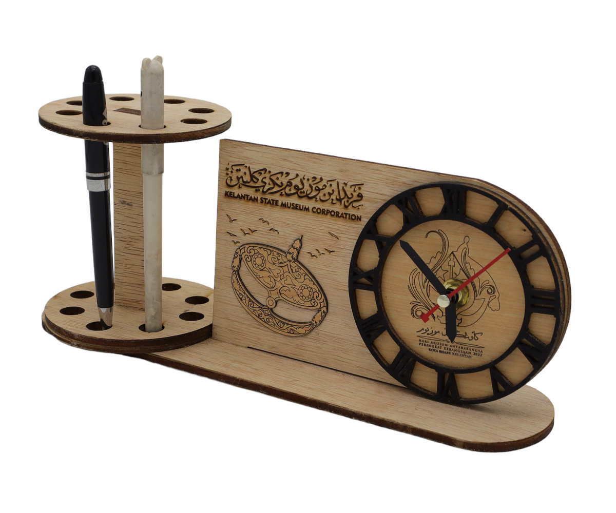 PEN HOLDER WITH CLOCK