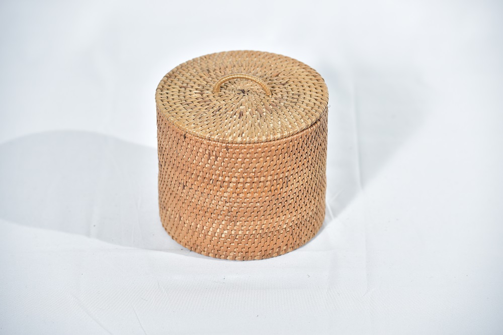 ANYAMAN RIBU-RIBU SELAPA BERTANGKAI