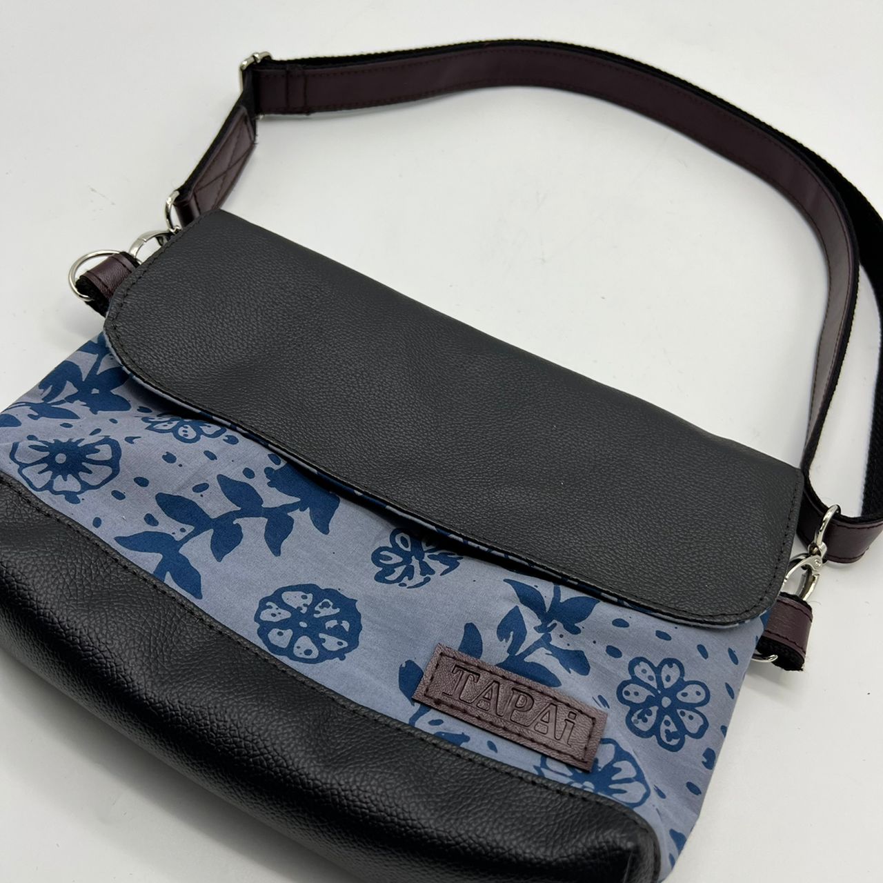 BATIK SLING BAG