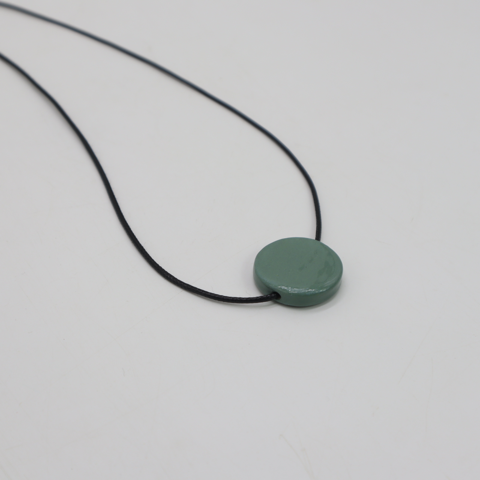 CERAMIC PENDANT NECKLACE