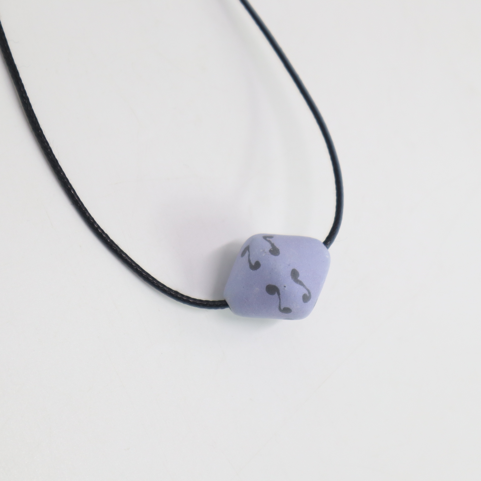 CERAMIC PENDANT NECKLACE
