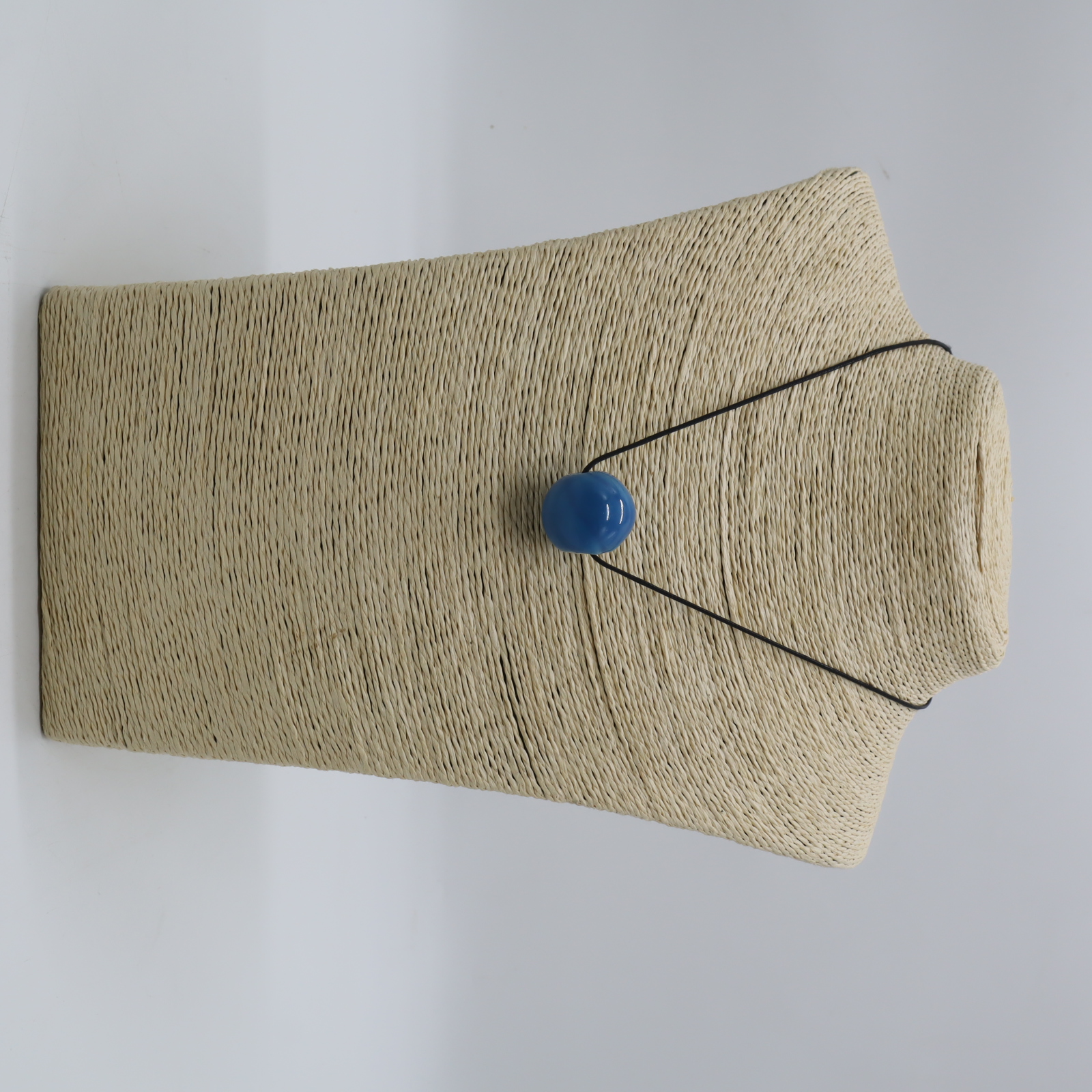 CERAMIC PENDANT NECKLACE