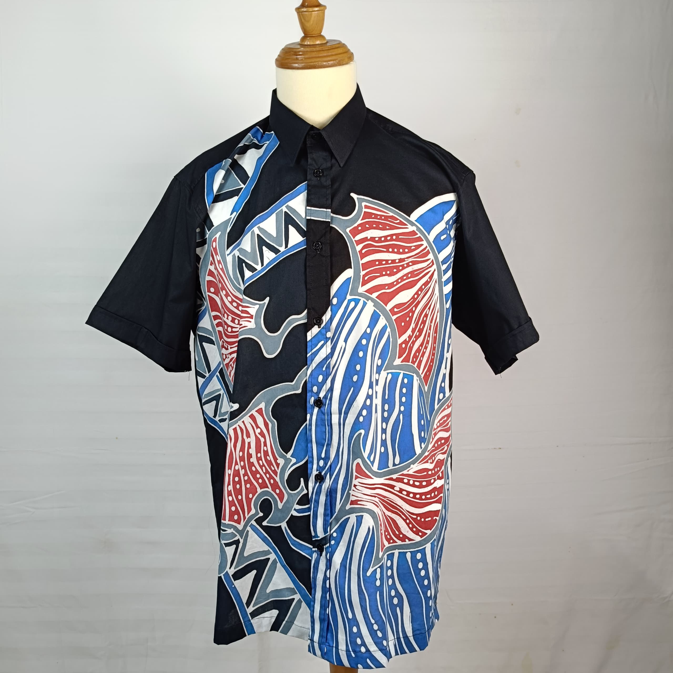 SHORT SLEEVE BATIK MEN SHIRT