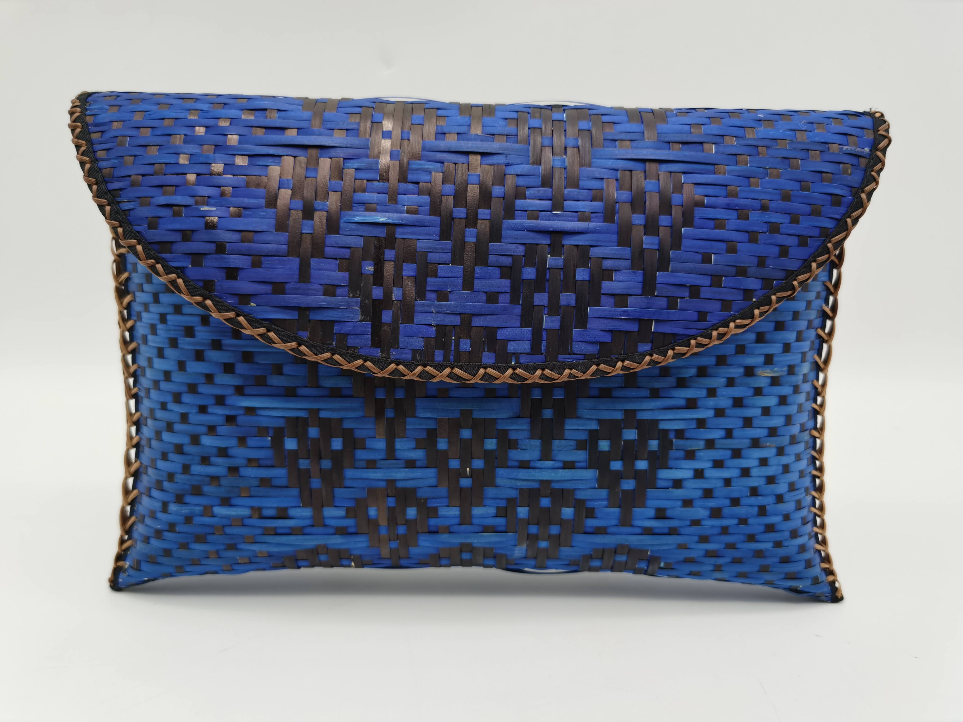 ANYAMAN POKOK CLUTCH BAG