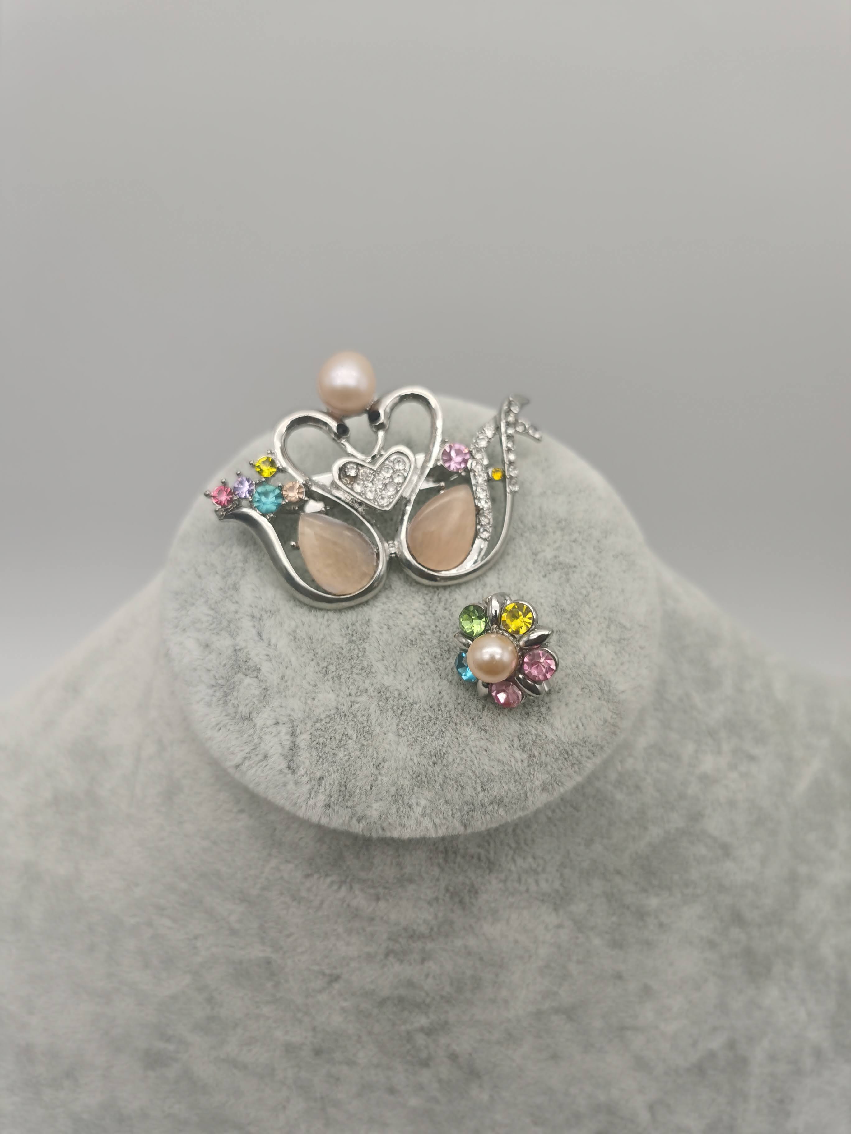 BROOCH PEARL CAT EYES