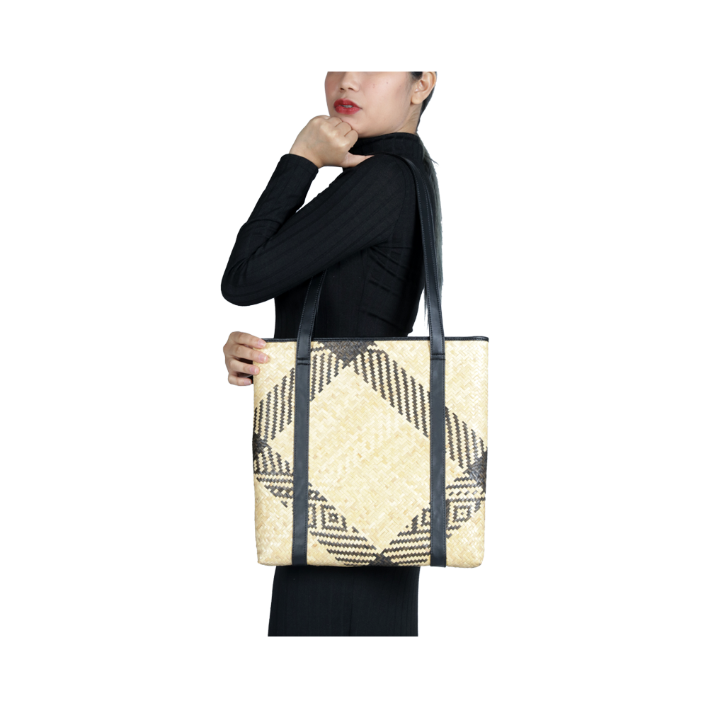 TOTE BEG RATTAN WEAVING