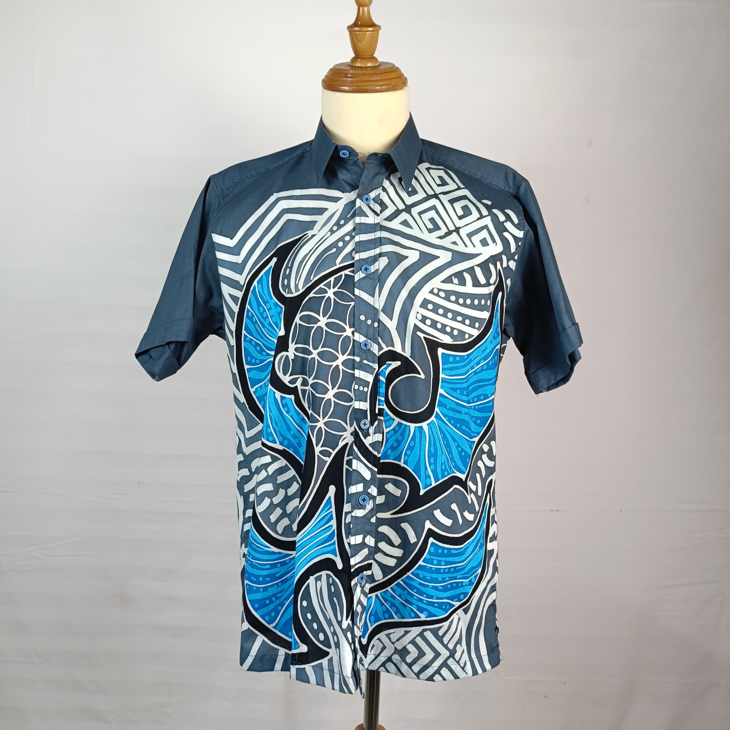 SHORT SLEEVE BATIK MEN SHIRT