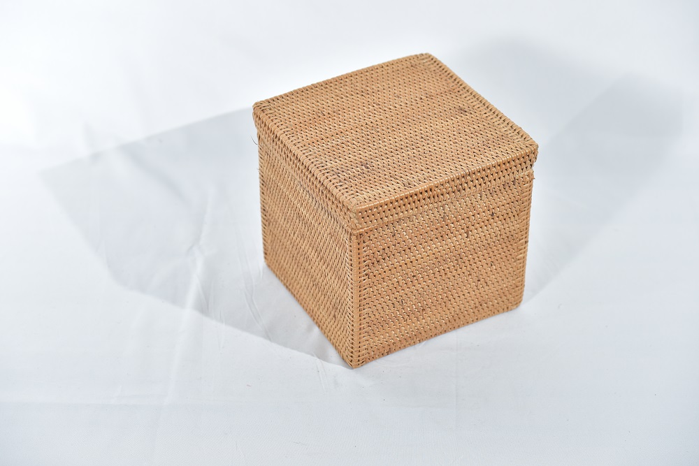 TINOMPOK SQUARE HAND WOVEN RIBU-RIBU WITH COVER