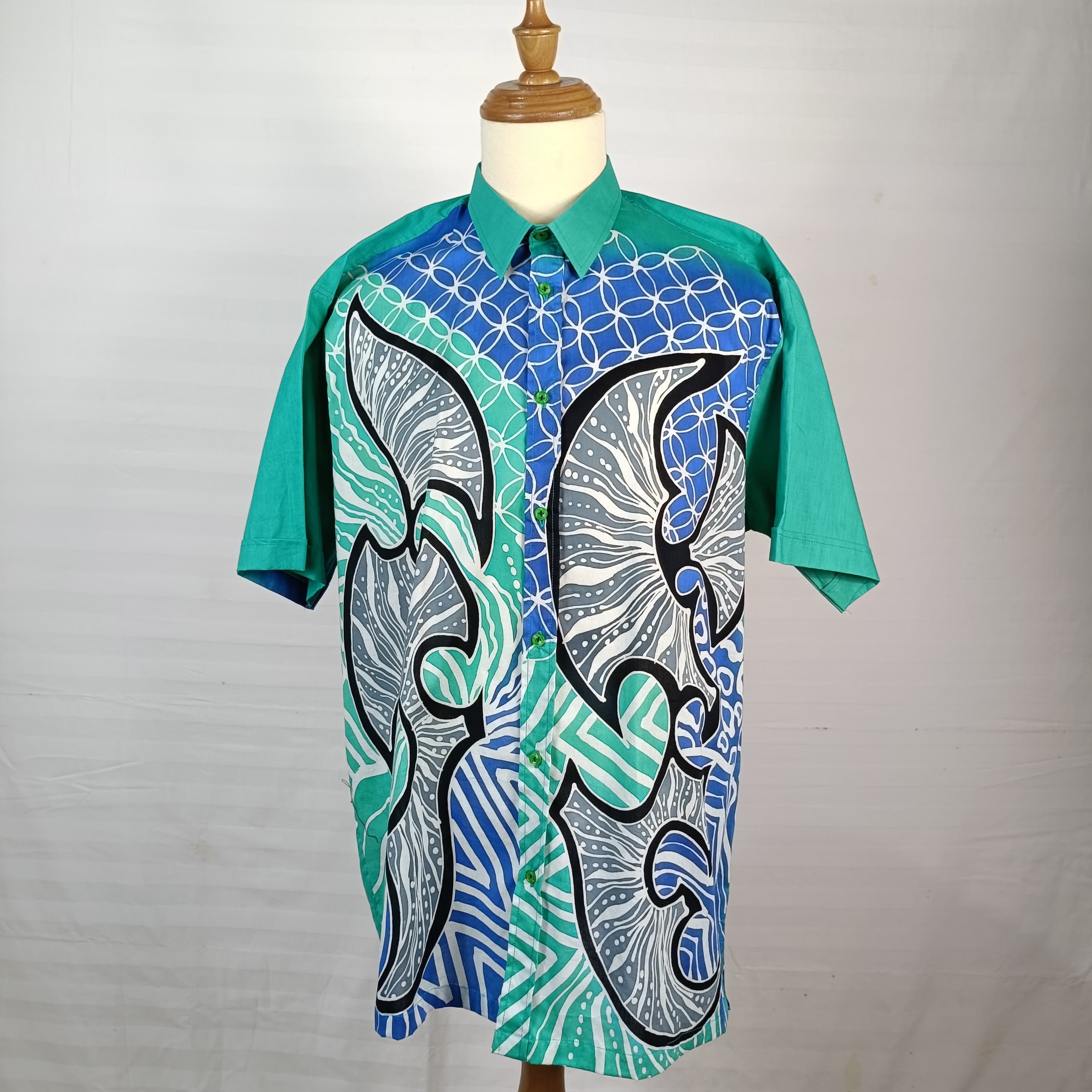 SHORT SLEEVE BATIK MEN SHIRT