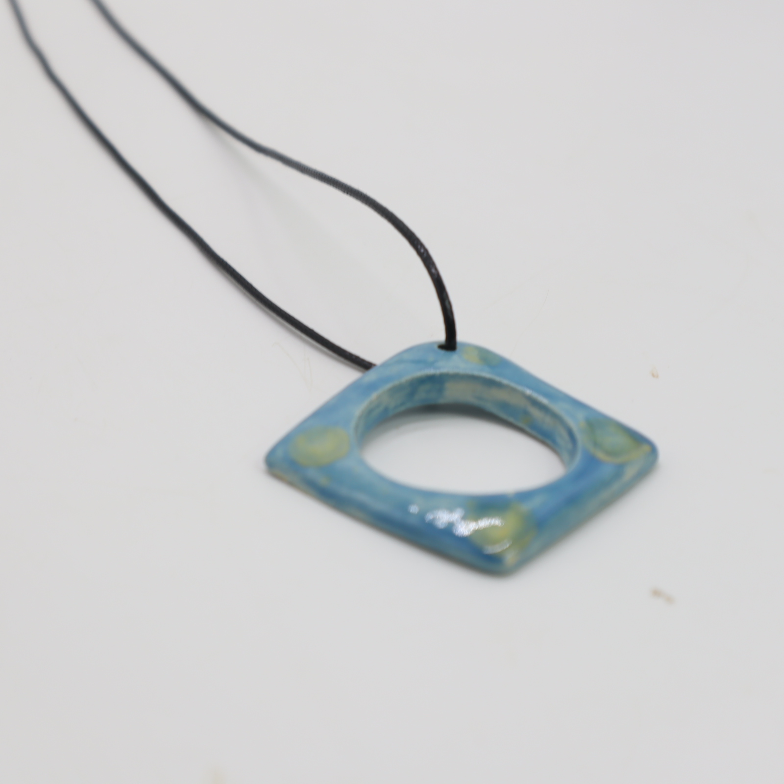 RANTAI LOKET SERAMIK